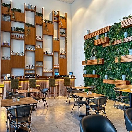 Canal Central Hotel Business Bay Dubai Exterior foto The interior of the restaurant