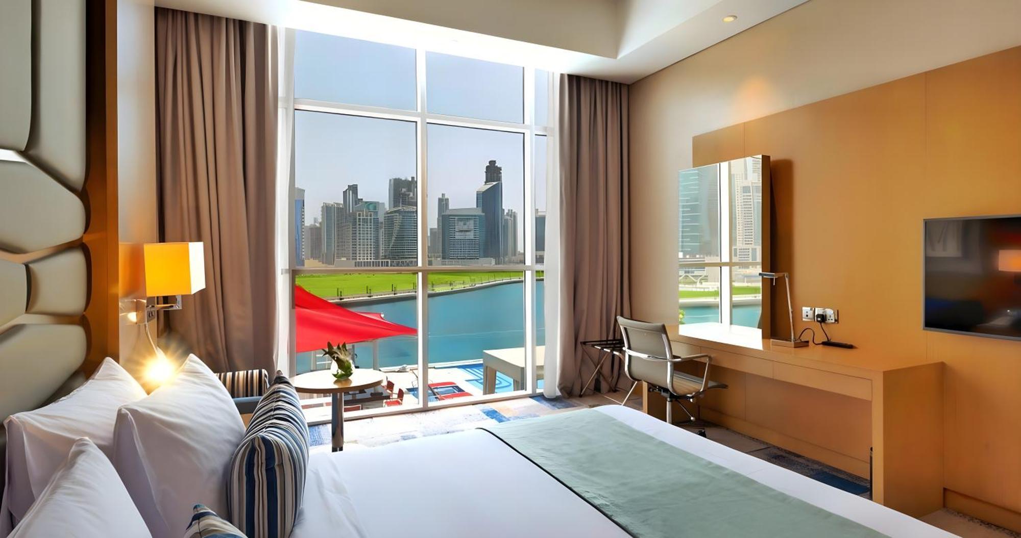 Canal Central Hotel Business Bay Dubai Exterior foto A room at the hotel