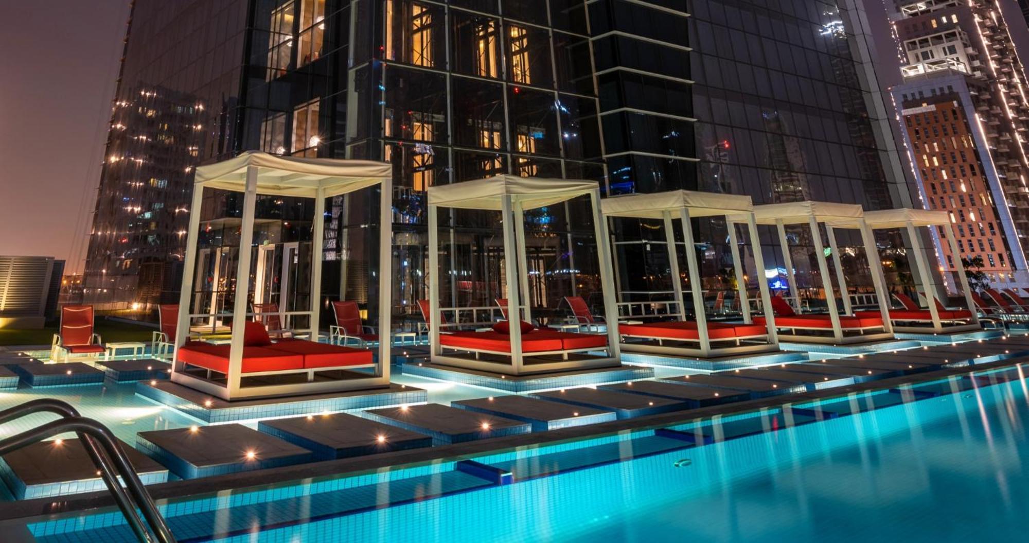 Canal Central Hotel Business Bay Dubai Exterior foto The pool at the 101 Sky Lounge