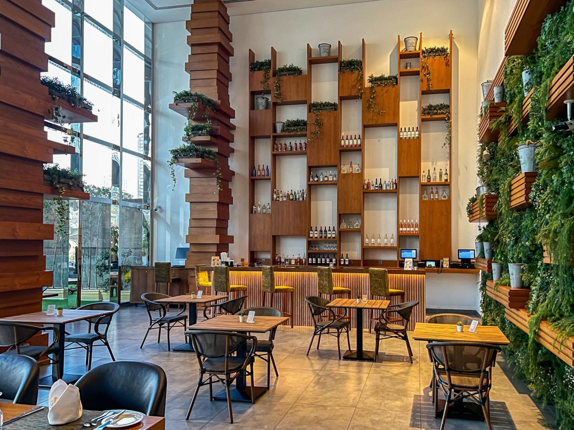 Canal Central Hotel Business Bay Dubai Exterior foto Restaurant in the hotel