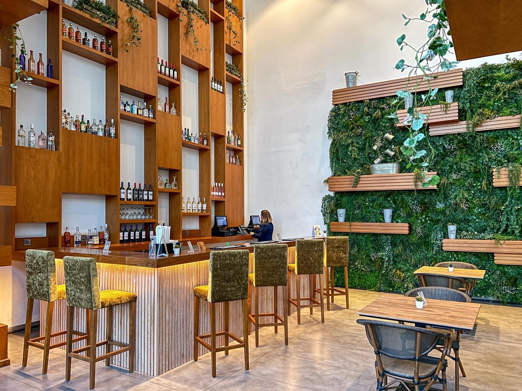 Canal Central Hotel Business Bay Dubai Exterior foto The bar at the hotel