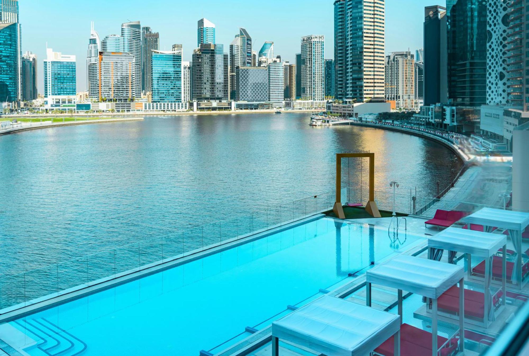 Canal Central Hotel Business Bay Dubai Exterior foto View of the Dubai Marina skyline