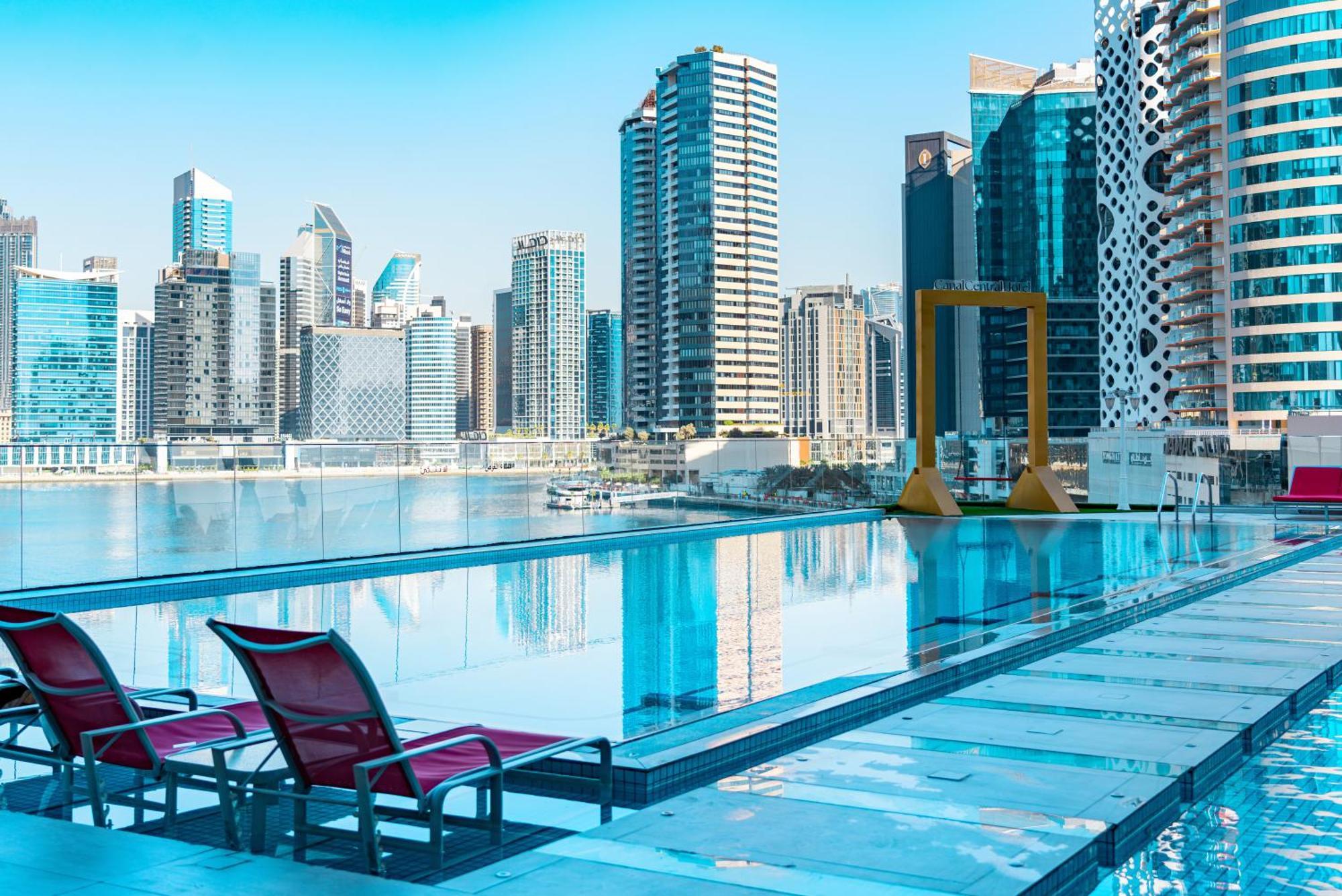 Canal Central Hotel Business Bay Dubai Exterior foto View of the Dubai Marina skyline